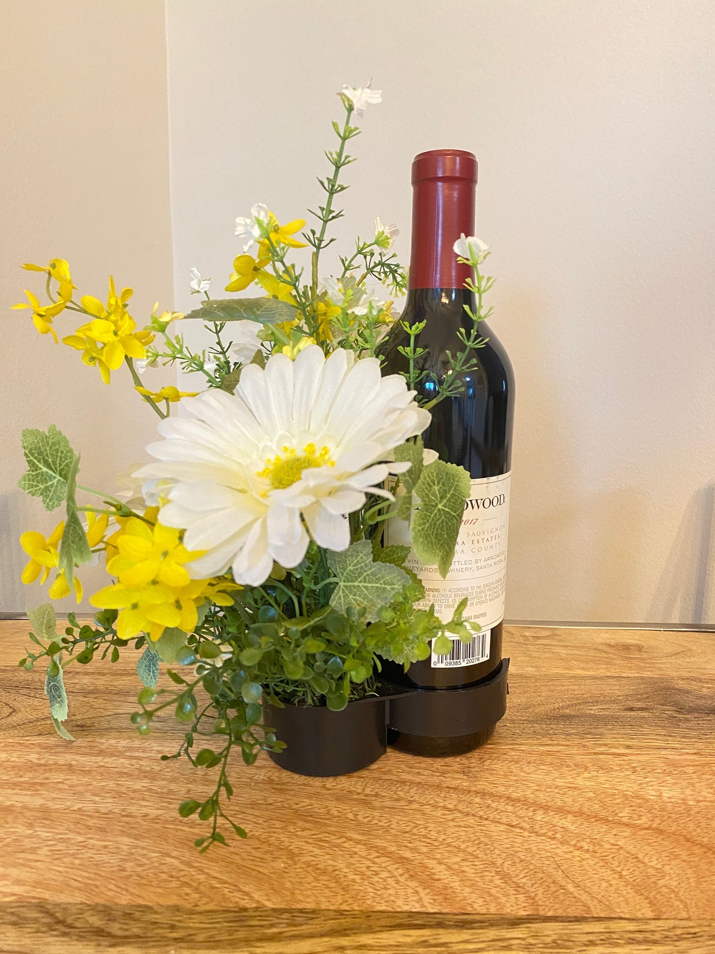 White Daisy Wine Bottle Bouquet, Summer Arrangement for Candle Hostess Gift, Housewarming Gift, Bridal Shower Decor, Mother’s Day Gift,