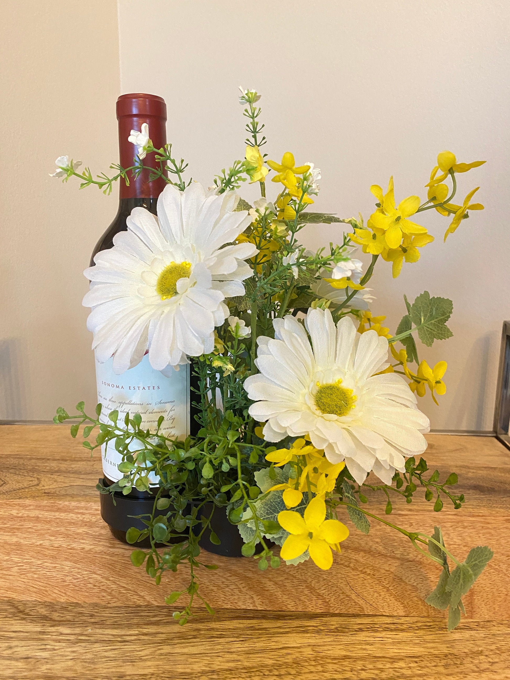 White Daisy Wine Bottle Bouquet, Summer Arrangement for Candle Hostess Gift, Housewarming Gift, Bridal Shower Decor, Mother’s Day Gift,