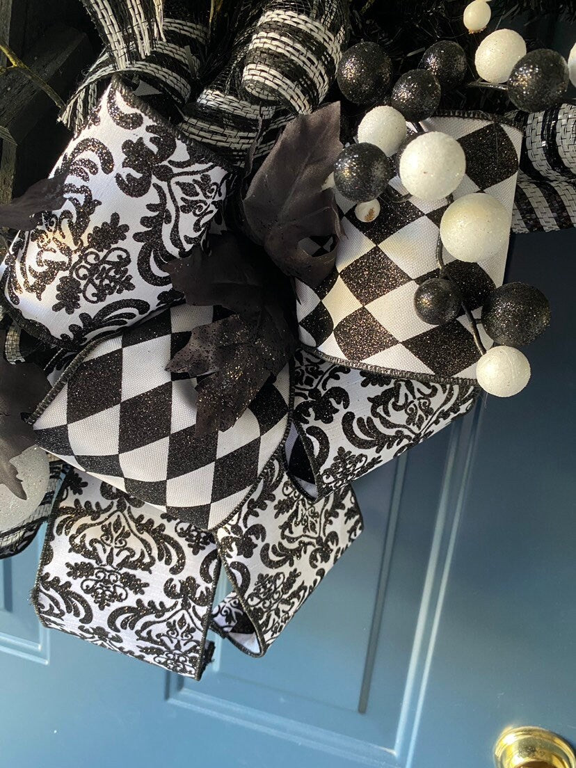 Pre-Lit Haunted House Back and White Halloween Wreath, Spooky Light Up Halloween Party Decoration, Halloween Town Mantle Decor