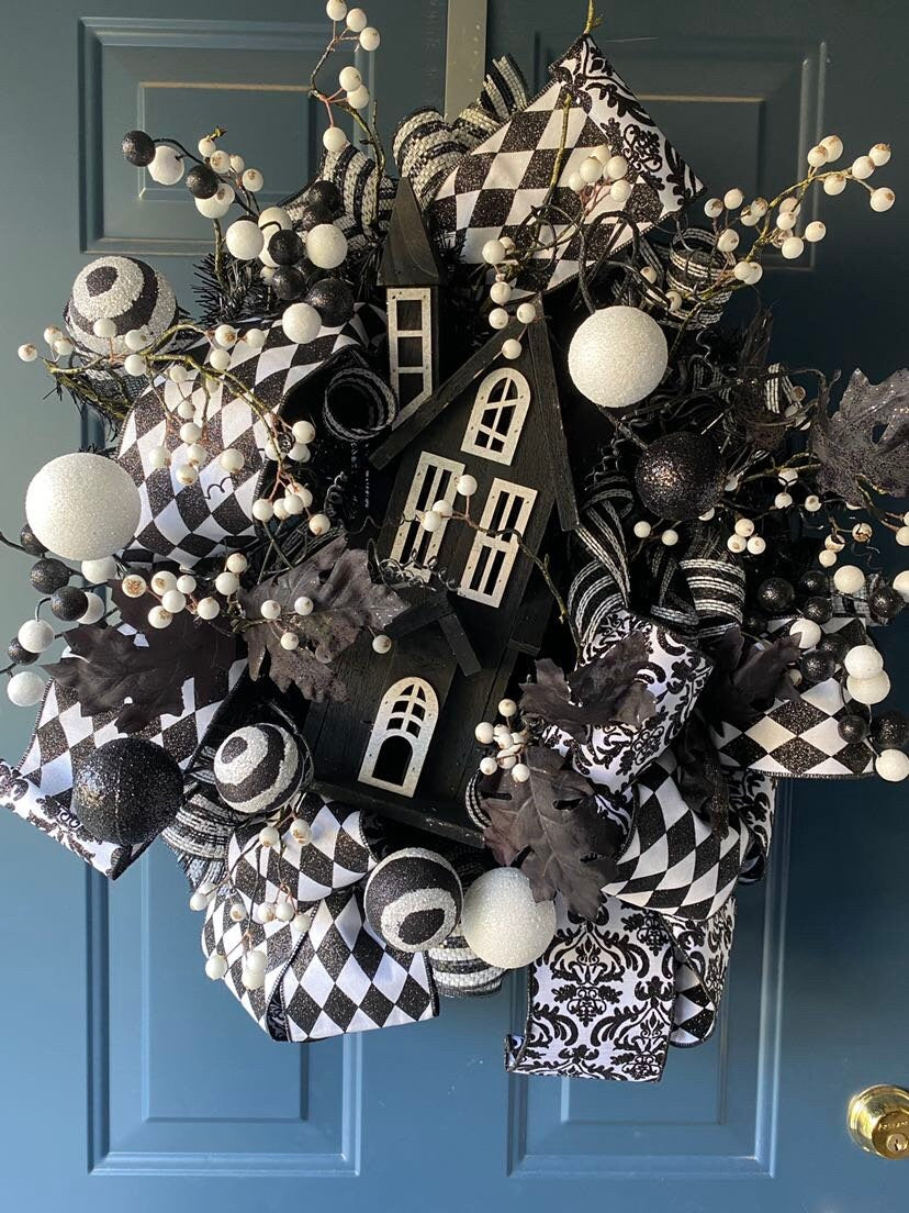Pre-Lit Haunted House Back and White Halloween Wreath, Spooky Light Up Halloween Party Decoration, Halloween Town Mantle Decor