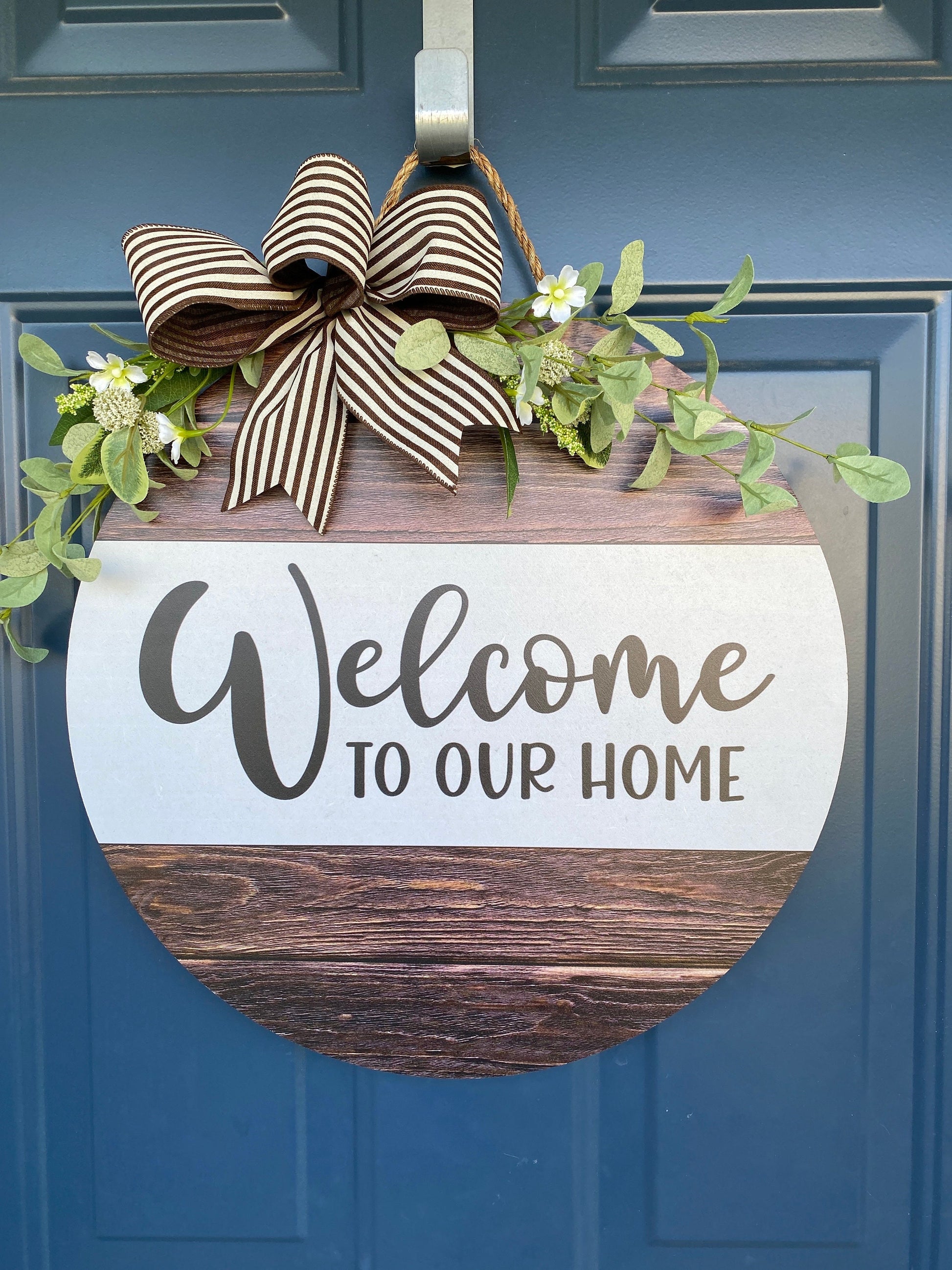 Welcome Wood Look Doorhanger with greens and a bow, minimalist door decoration, Circle Door Hanger, Welcome Wreath