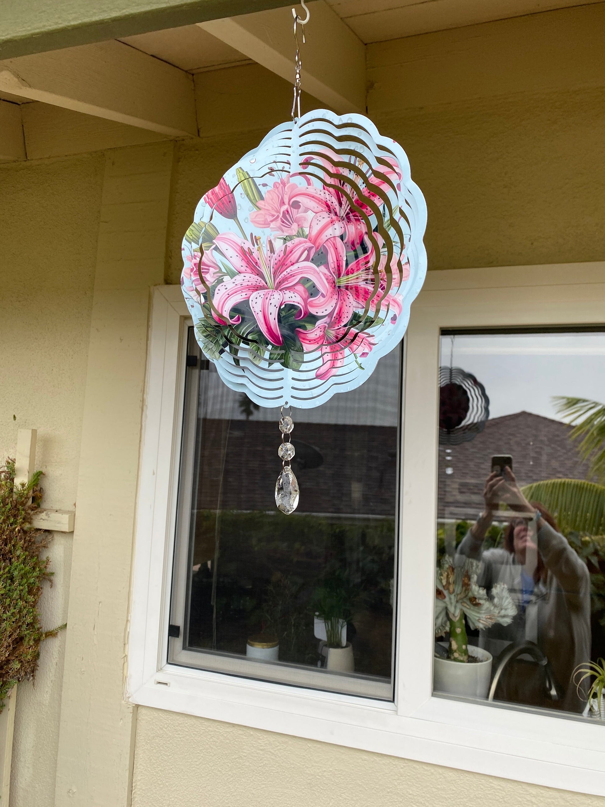 Stargazer Lily Wind Spinner, Hanging Bright Colored Summer Flower Wind Sun Catcher, Twirling Outdoor Gifts, Lily Flower Gift for Gardener