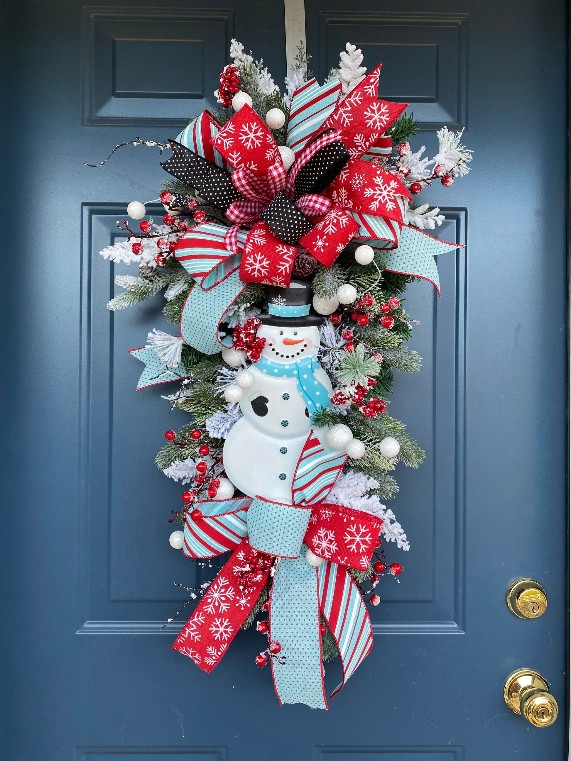 Winter Snowman Teardrop Swag Wreath for Front Door, Snowy Decor for Christmas and Winter, Frosty Decoration for front door