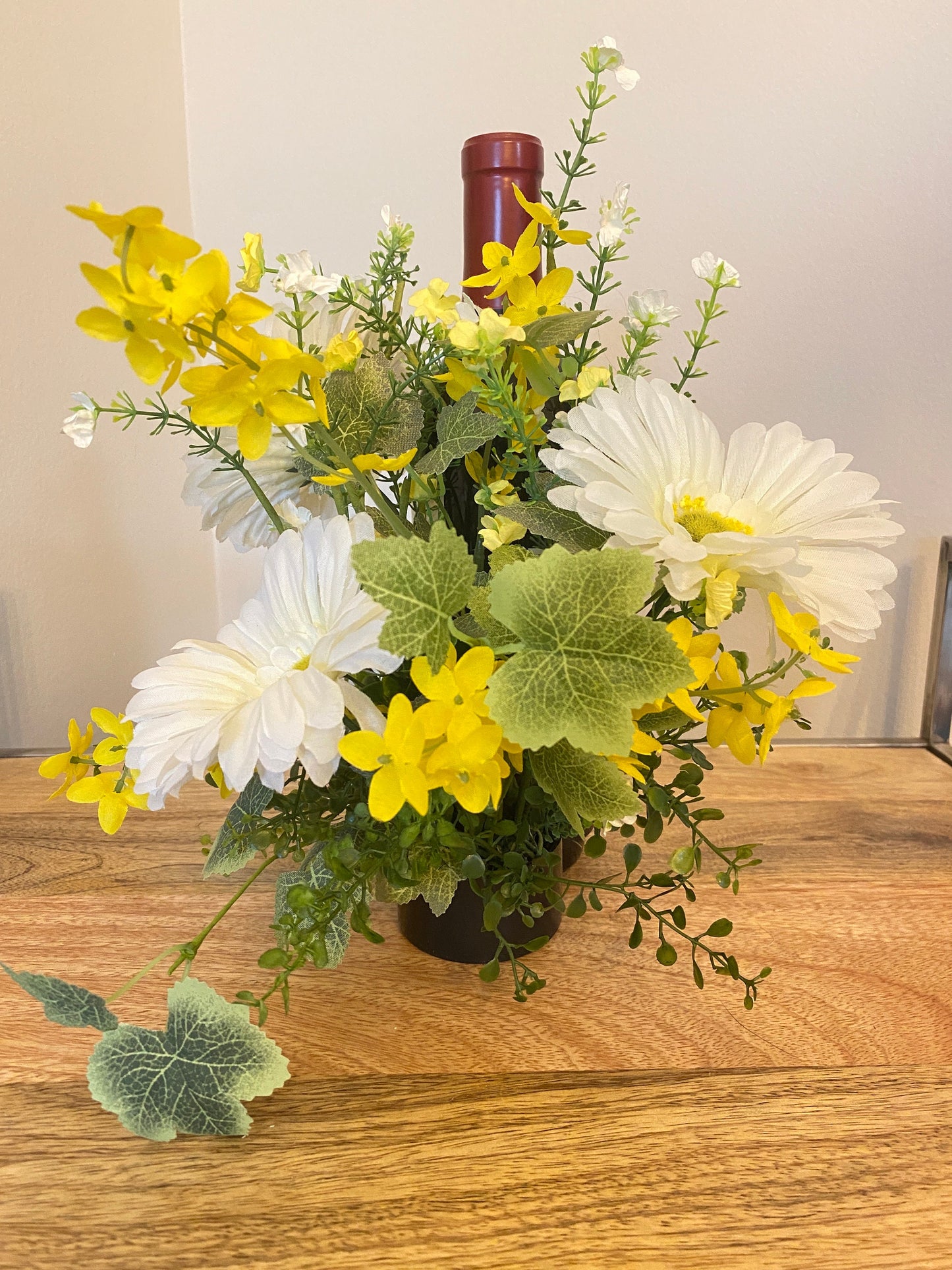 White Daisy Wine Bottle Bouquet, Summer Arrangement for Candle Hostess Gift, Housewarming Gift, Bridal Shower Decor, Mother’s Day Gift,