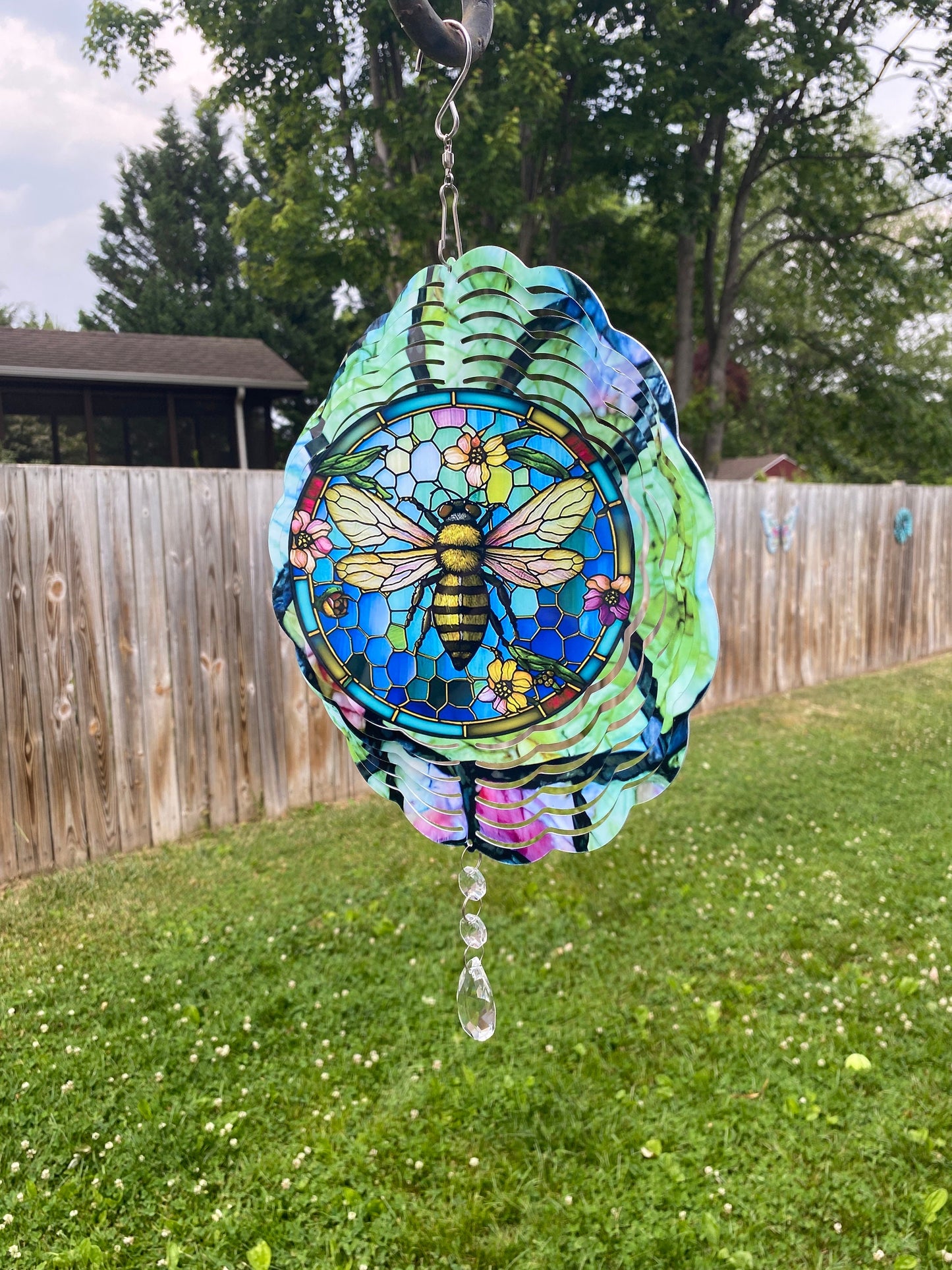 Honey Bee Wind Spinner, Hanging Stained Glass Effect Bee Wind Spinner, Bee Gifts, Yard Art Metal Honey Bee Wind Sun Catcher