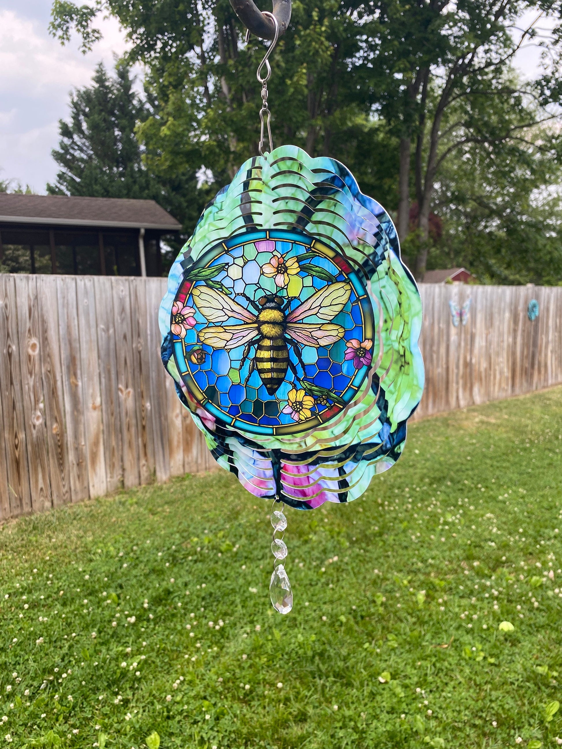 Honey Bee Wind Spinner, Hanging Stained Glass Effect Bee Wind Spinner, Bee Gifts, Yard Art Metal Honey Bee Wind Sun Catcher