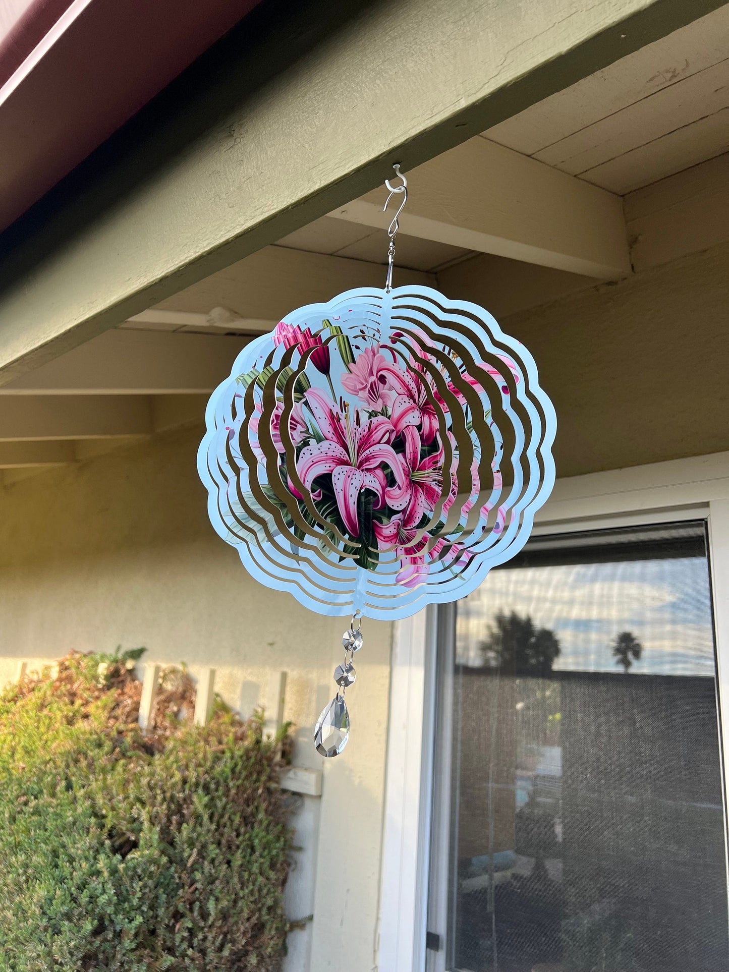 Stargazer Lily Wind Spinner, Hanging Bright Colored Summer Flower Wind Sun Catcher, Twirling Garden Gifts, Lily Flower Garden Art