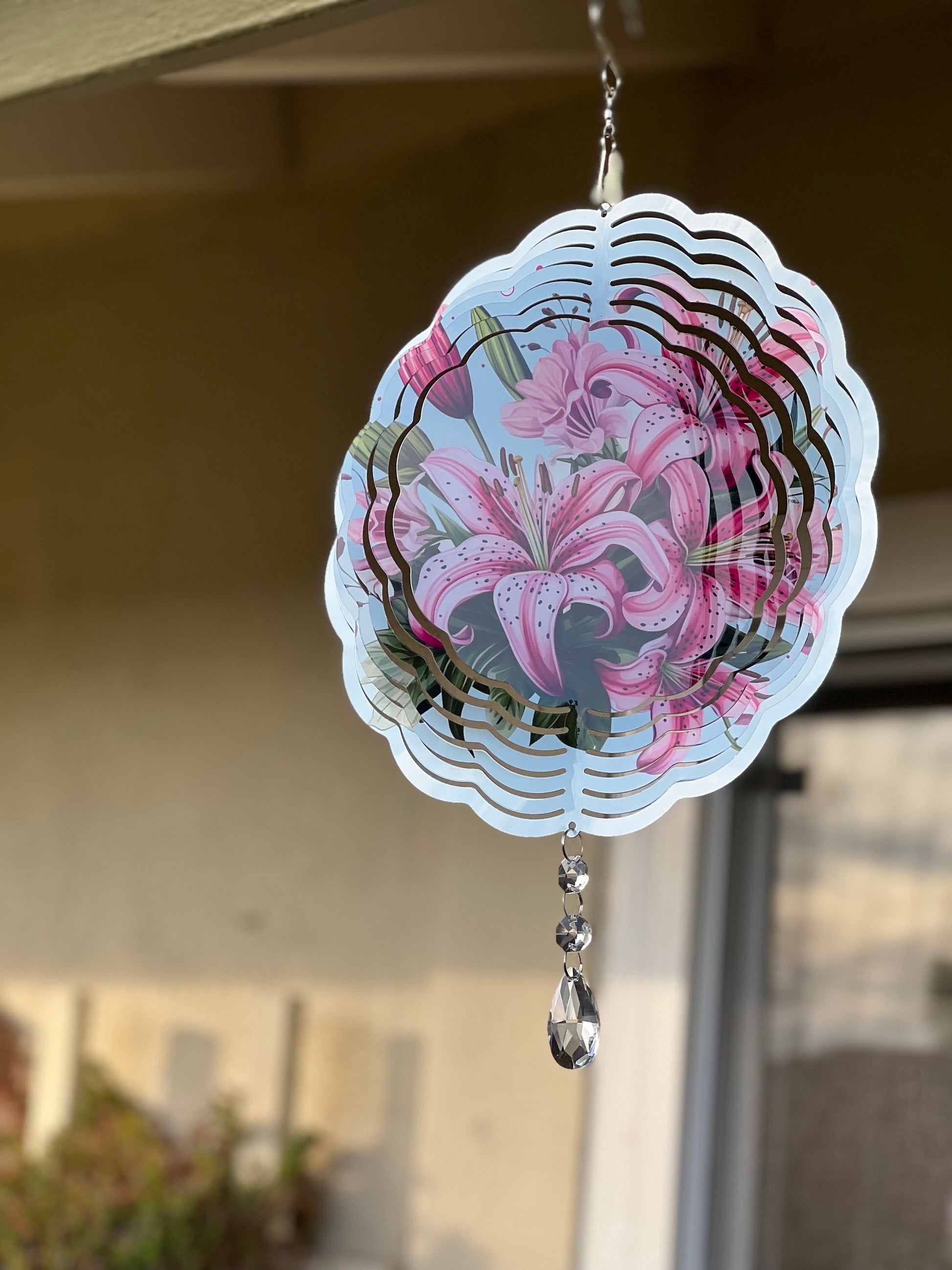Stargazer Lily Wind Spinner, Hanging Bright Colored Summer Flower Wind Sun Catcher, Twirling Garden Gifts, Lily Flower Garden Art