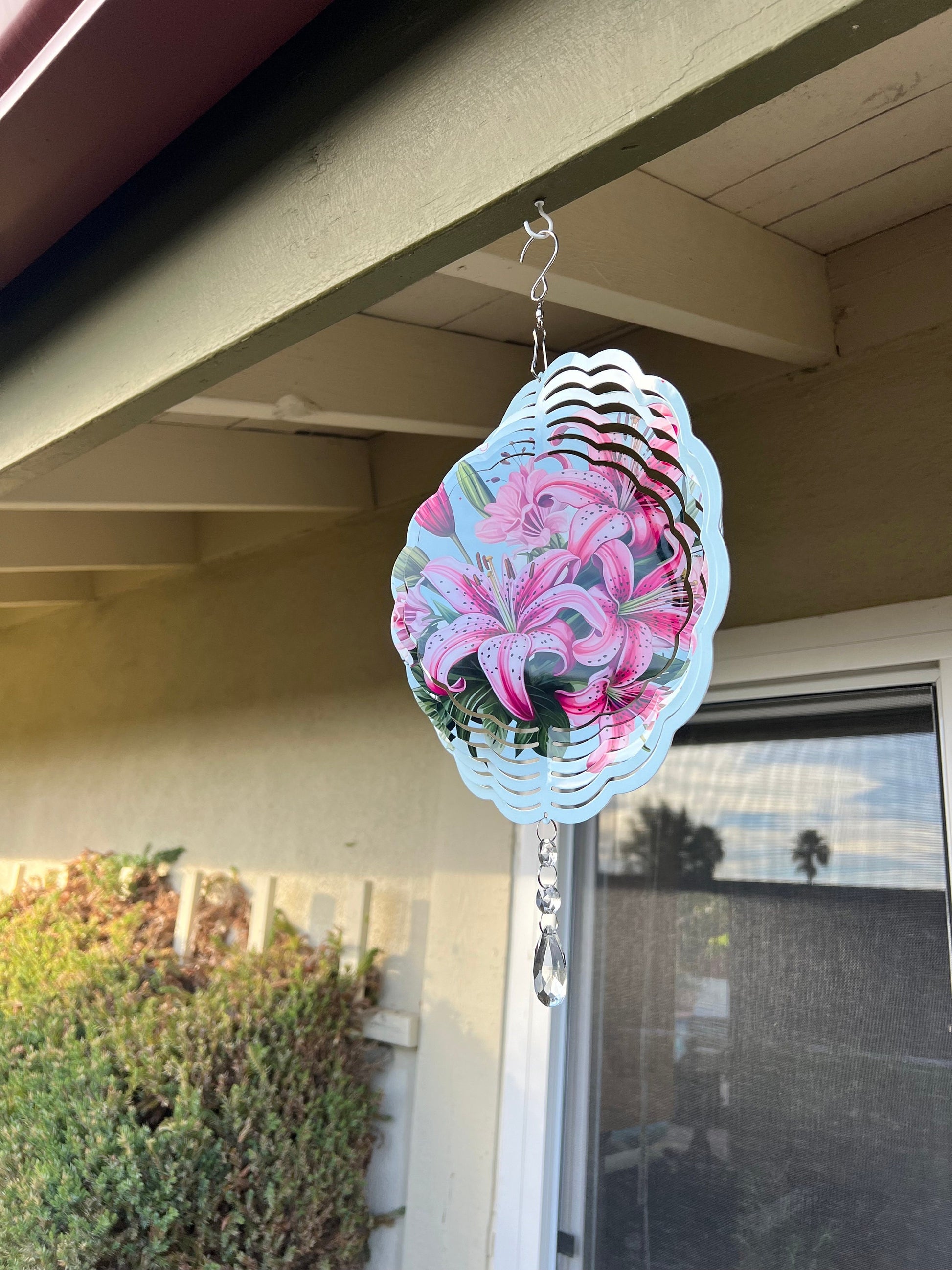 Stargazer Lily Wind Spinner, Hanging Bright Colored Summer Flower Wind Sun Catcher, Twirling Garden Gifts, Lily Flower Garden Art