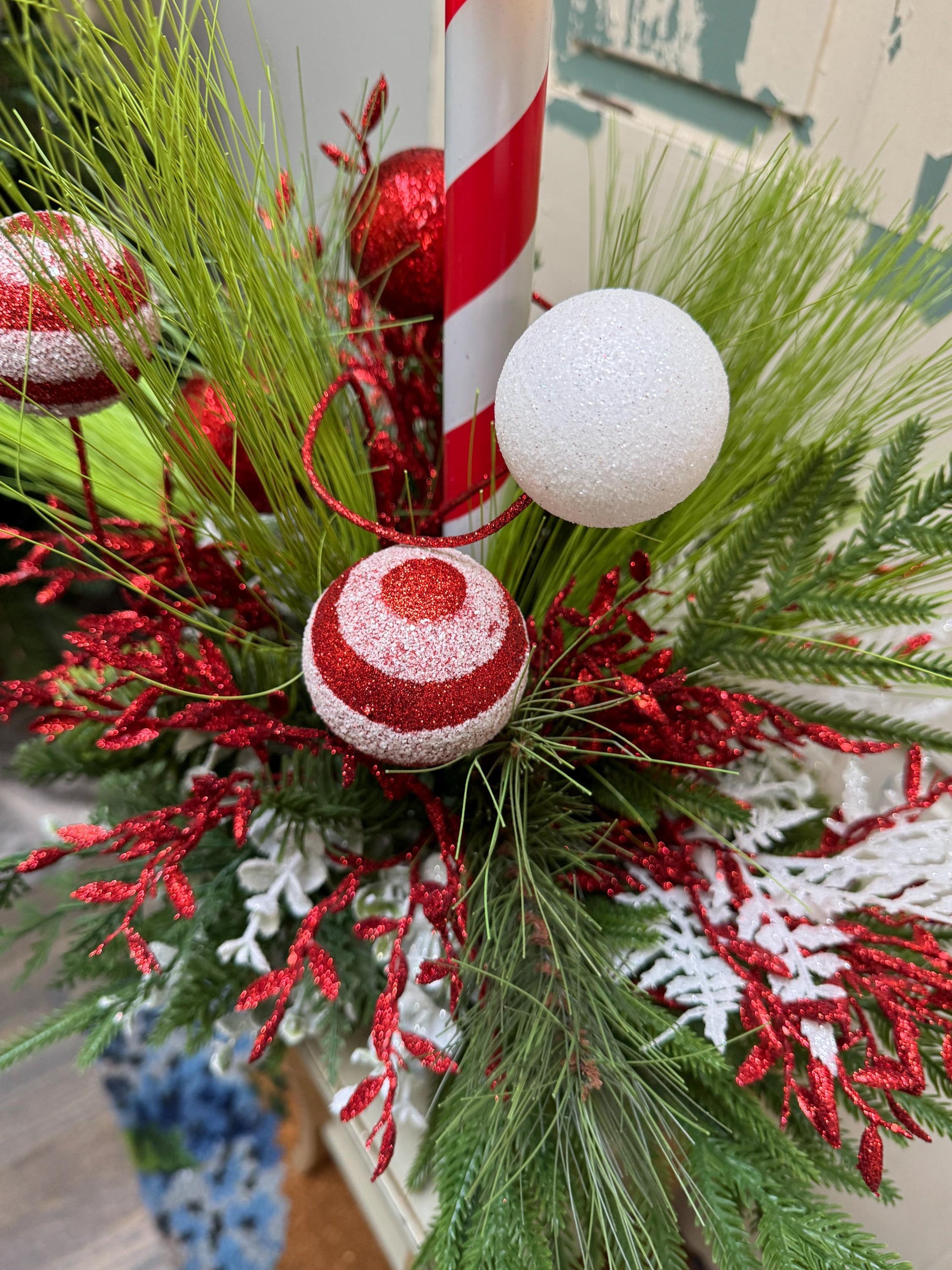 Santa Stop Here Christmas Arrangement, Light Up Pole Sign with Holiday Greenery, Santa Decor for Porch or Entryway