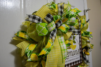 Lemon Wreath for Front Door, Lemon Kitchen Decor, Yellow Green Lemonade Door Hanger, Lemon Porch Decor, Summer Lemonade Wreath,