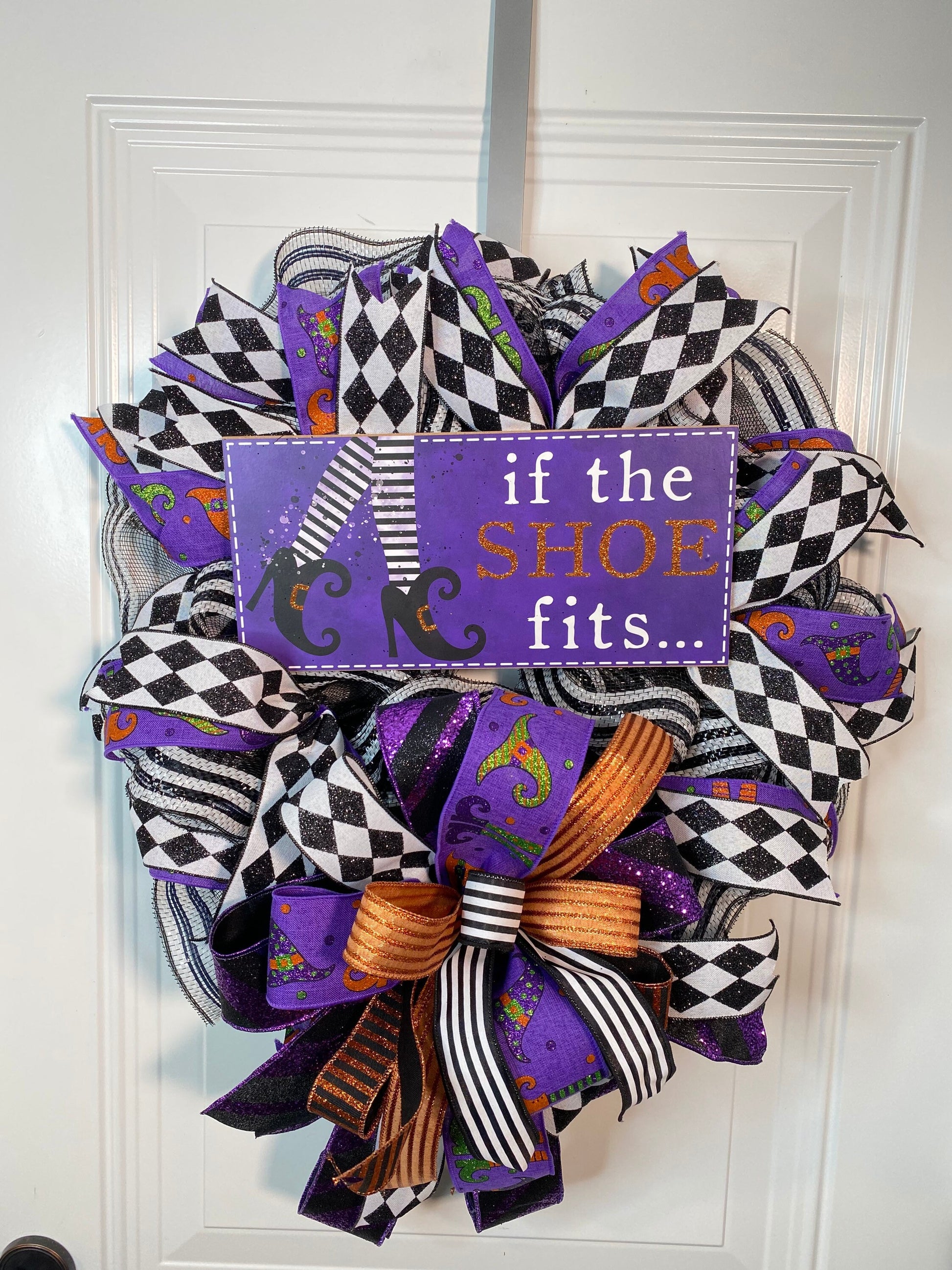 Outdoor Halloween Witch Wreath For Your Front Door, Whimsical Salem Witch Porch Wall Decor, Halloween Party Decorations, Shoe Lover Wreath