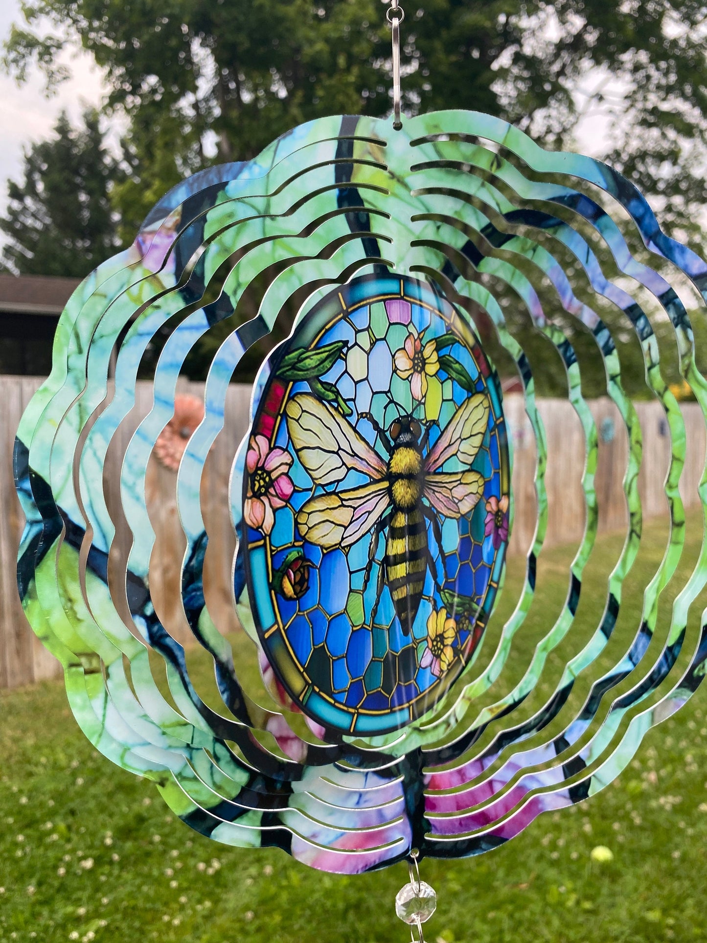 Honey Bee Wind Spinner, Hanging Stained Glass Effect Bee Wind Spinner, Bee Gifts, Yard Art Metal Honey Bee Wind Sun Catcher