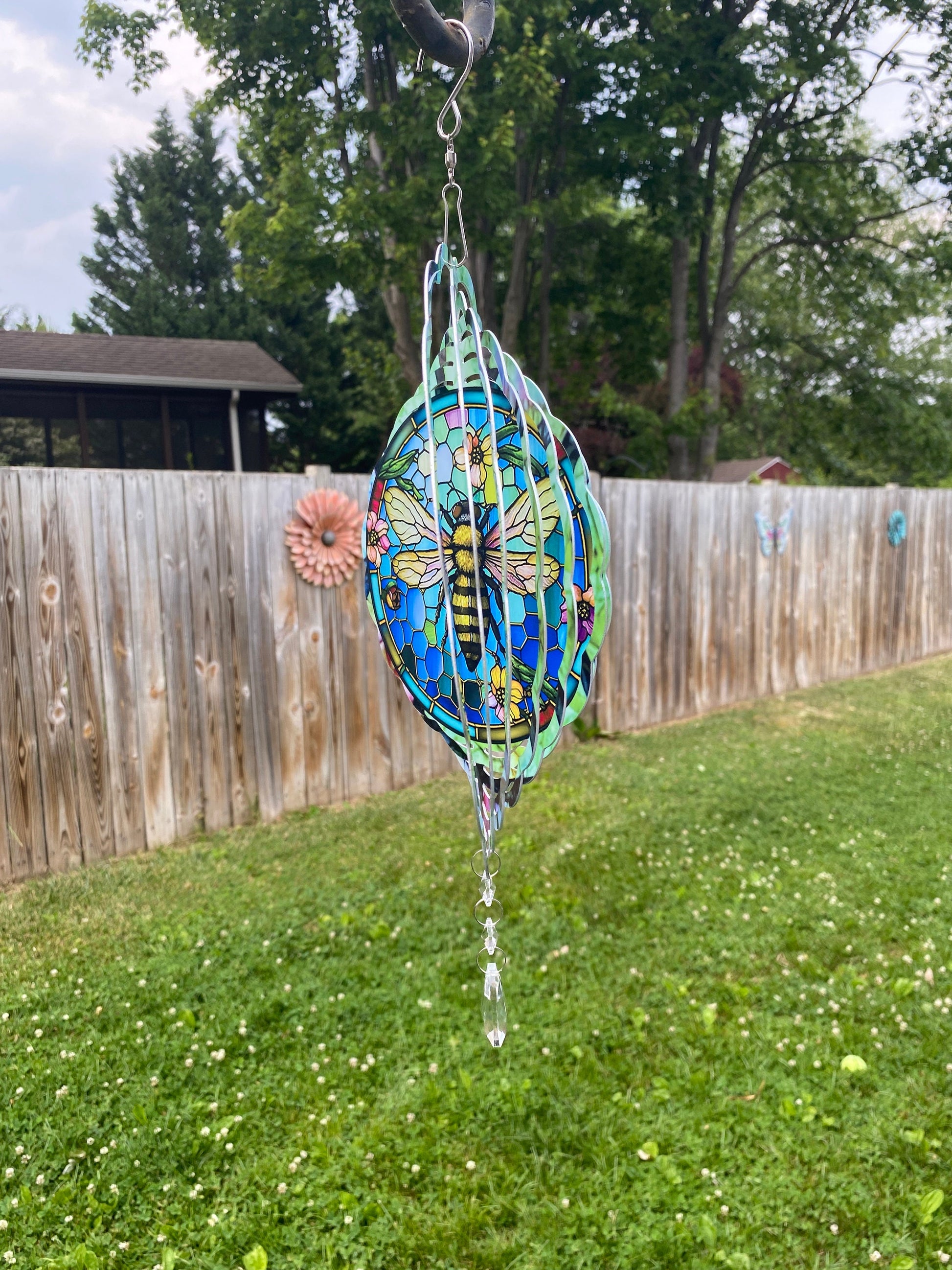 Honey Bee Wind Spinner, Hanging Stained Glass Effect Bee Wind Spinner, Bee Gifts, Yard Art Metal Honey Bee Wind Sun Catcher